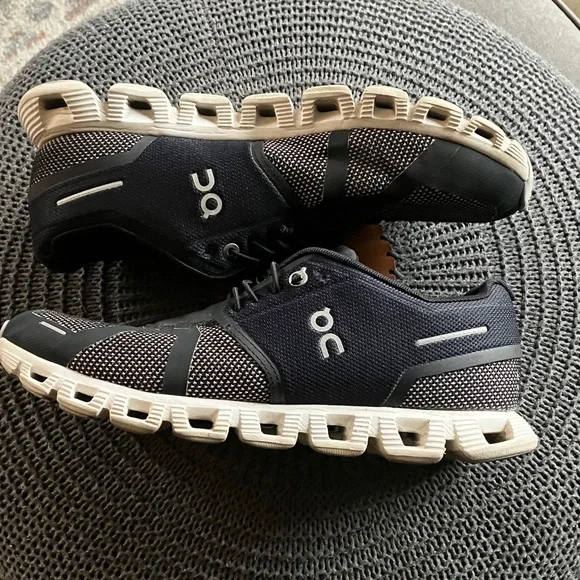 🔥🔥ON CLOUD 5 Women's Black and White Athletic Shoes size 9.5🔥🔥🔥 - Picture 7 of 9